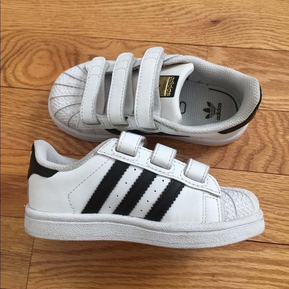 Adidas Unisex Superstar Sneakers